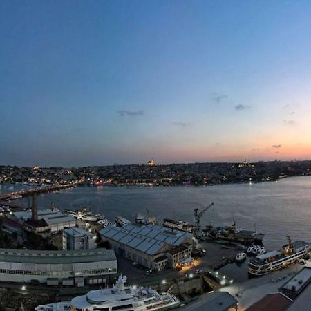 Radisson Blu Hotel Istanbul Pera Exterior foto View of the port of Split