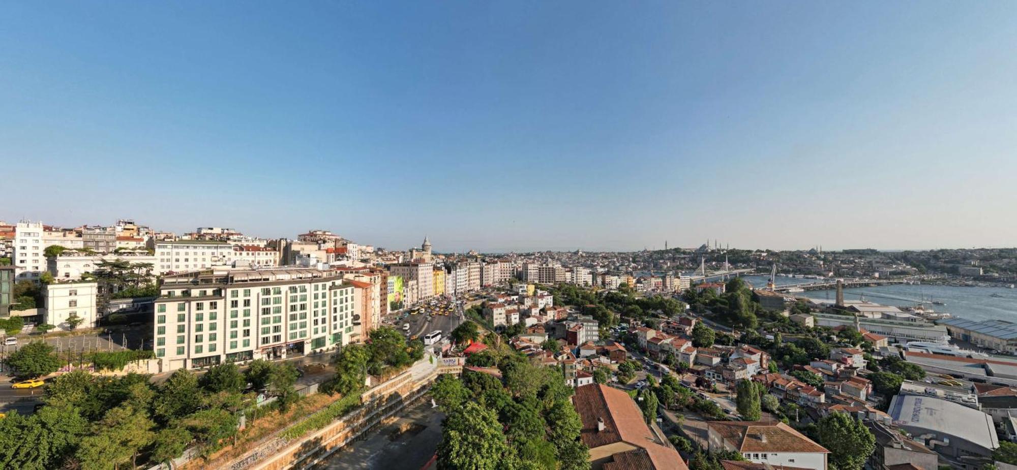 Radisson Blu Hotel Istanbul Pera Exterior foto View of the city