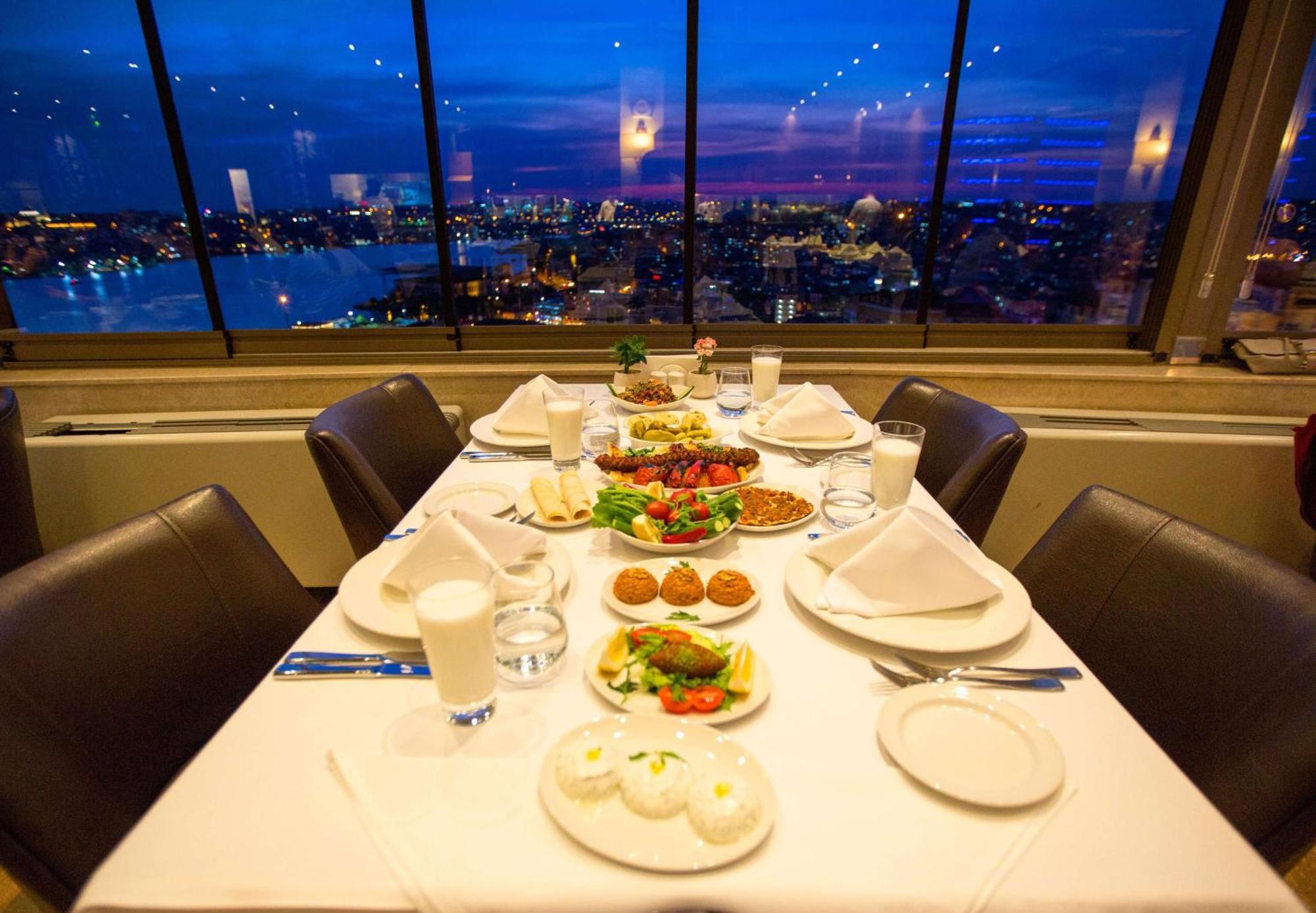 Radisson Blu Hotel Istanbul Pera Exterior foto The restaurant