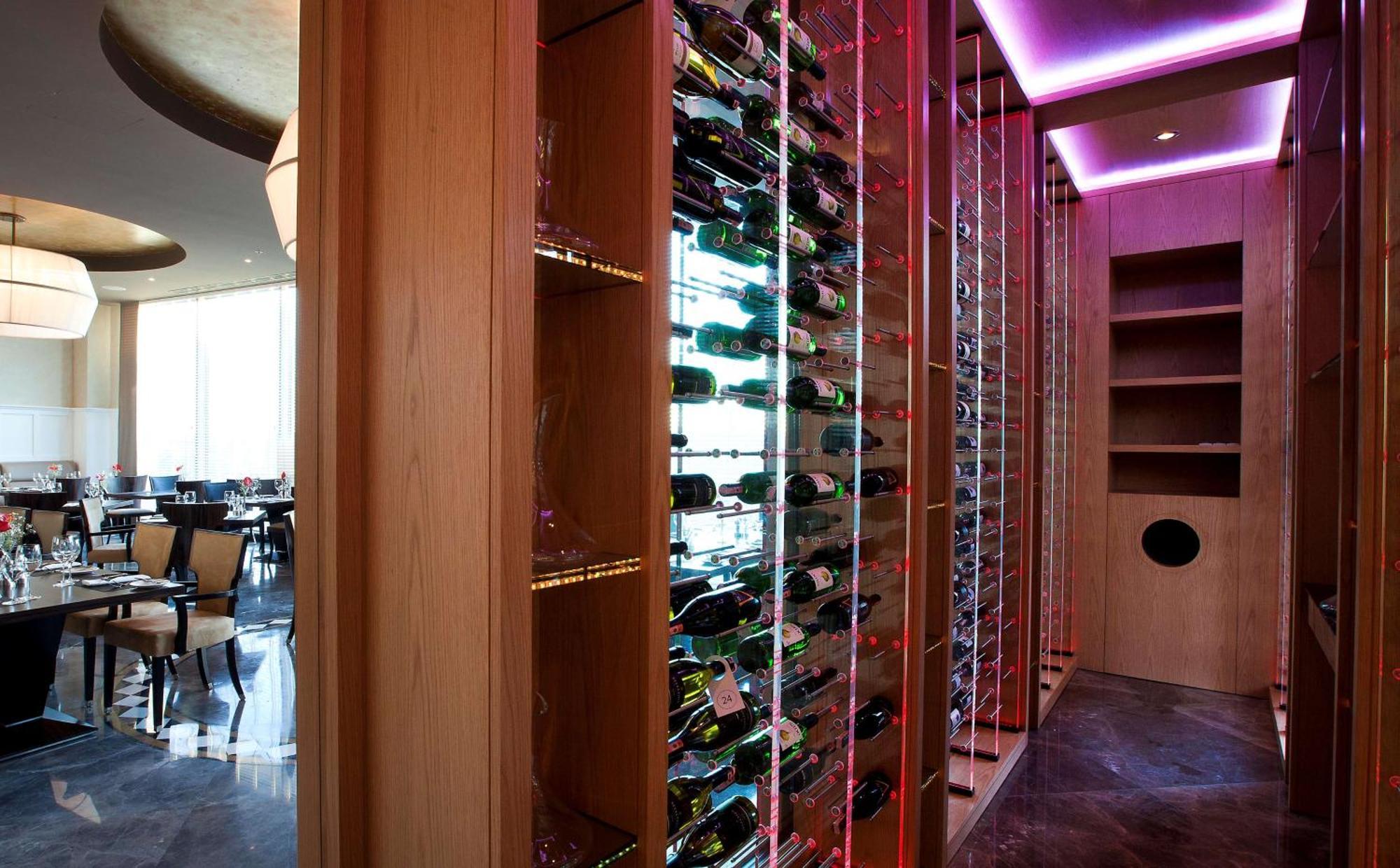 Radisson Blu Hotel Istanbul Pera Exterior foto Wine rack