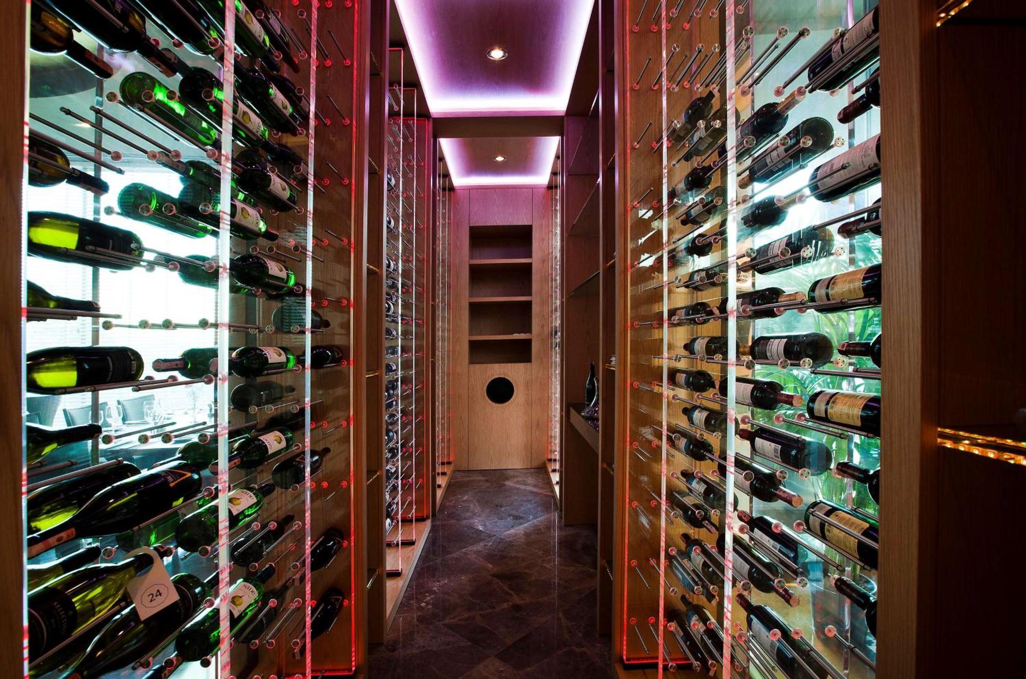 Radisson Blu Hotel Istanbul Pera Exterior foto Wine cellar